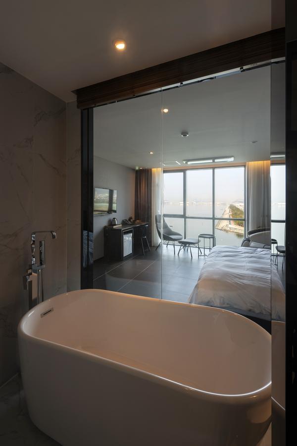 Brown-Dot Hotel Shinho Busan Exteriör bild