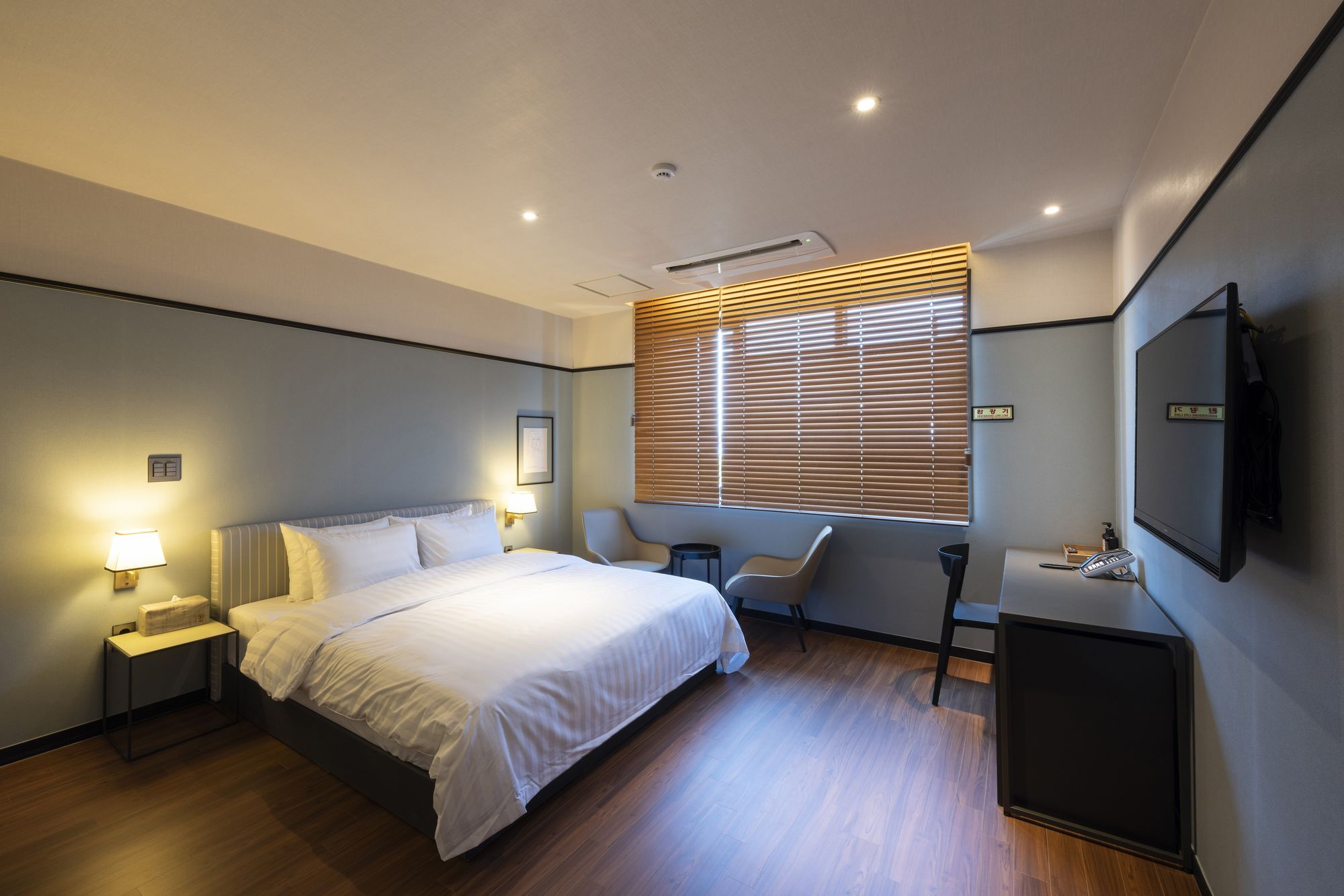 Brown-Dot Hotel Shinho Busan Exteriör bild